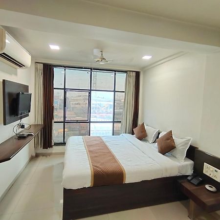 Hotel Palm Residency Ahmedabad Eksteriør billede