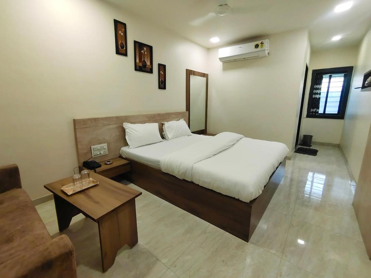 Hotel Palm Residency Ahmedabad Eksteriør billede