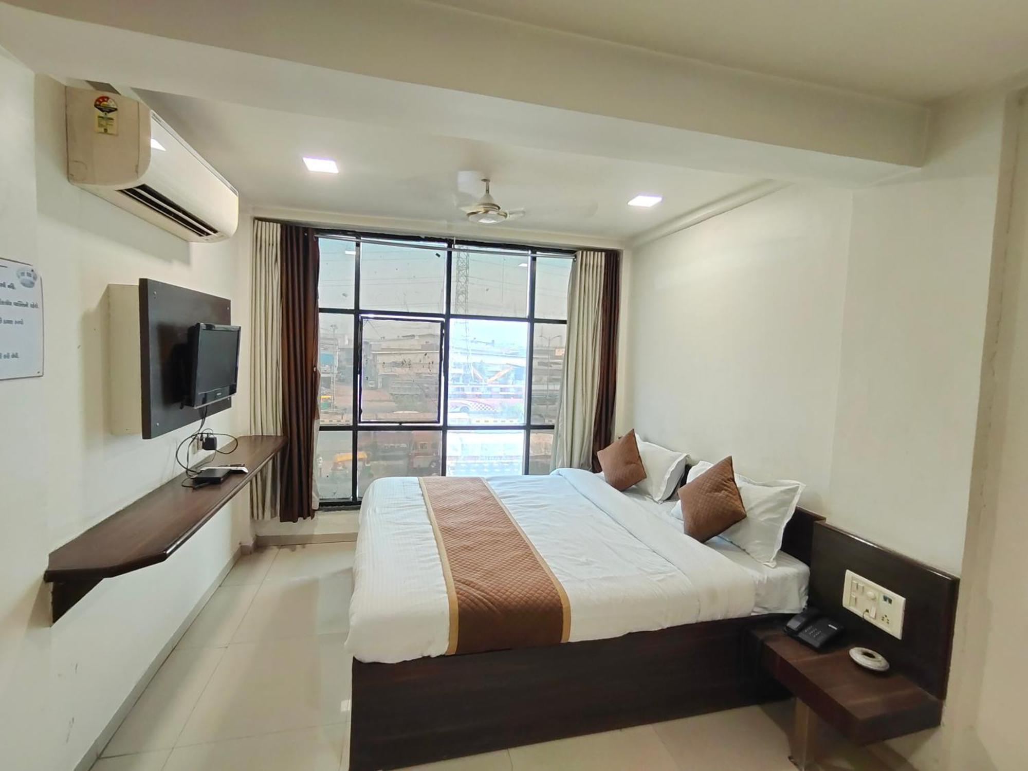 Hotel Palm Residency Ahmedabad Eksteriør billede