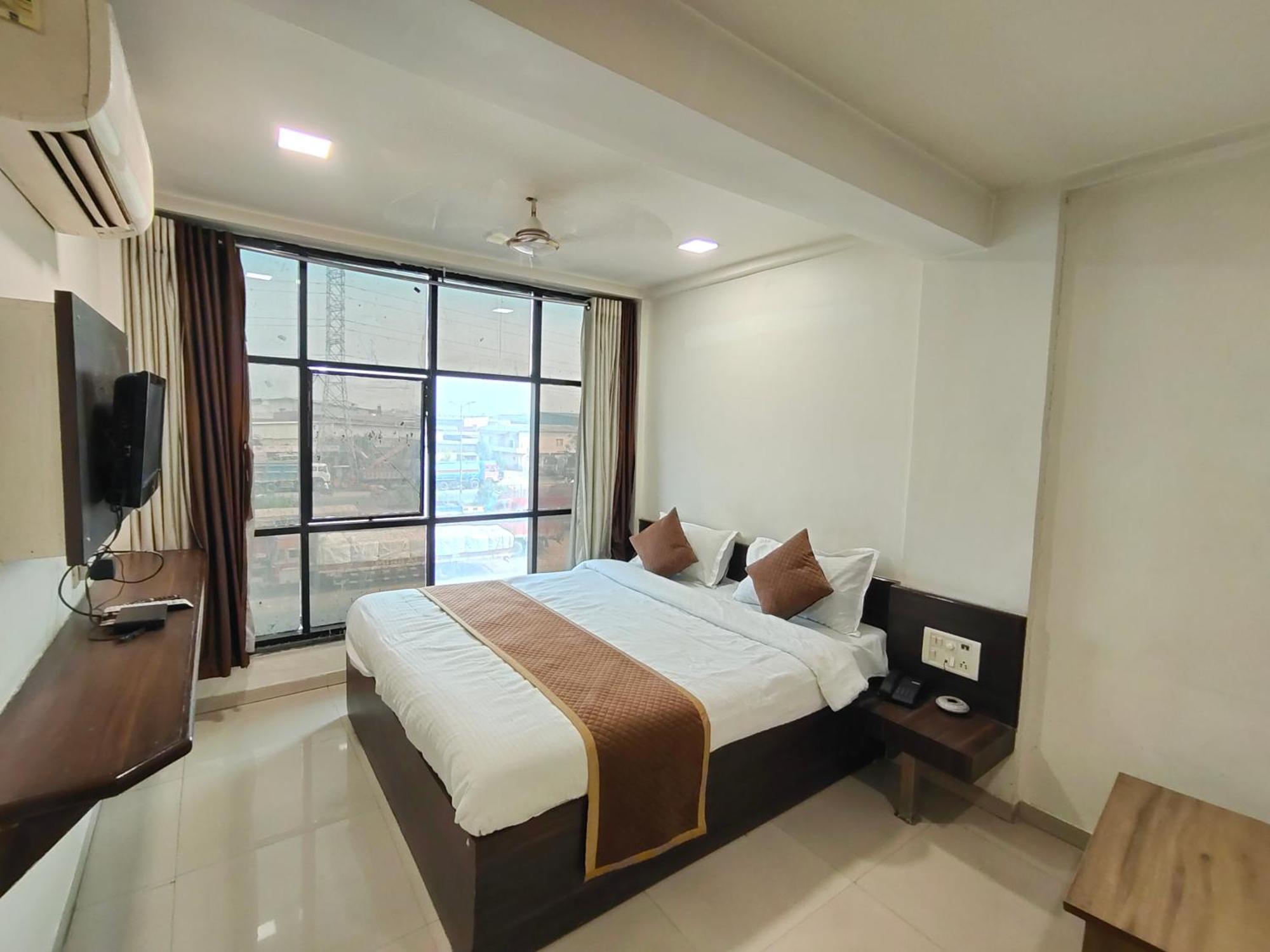 Hotel Palm Residency Ahmedabad Eksteriør billede