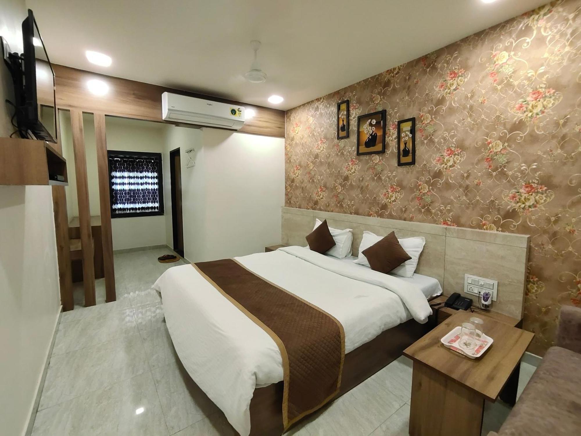 Hotel Palm Residency Ahmedabad Eksteriør billede