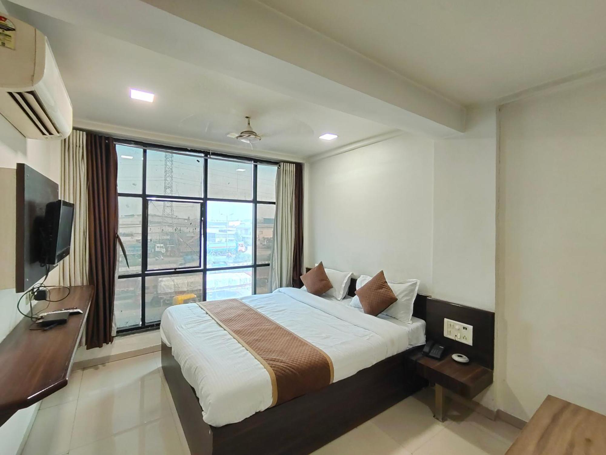 Hotel Palm Residency Ahmedabad Eksteriør billede