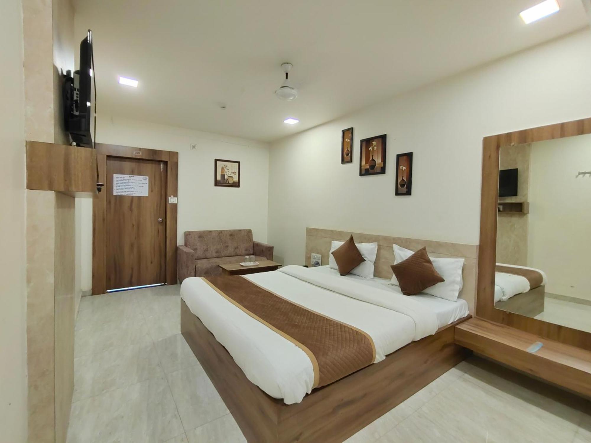 Hotel Palm Residency Ahmedabad Eksteriør billede