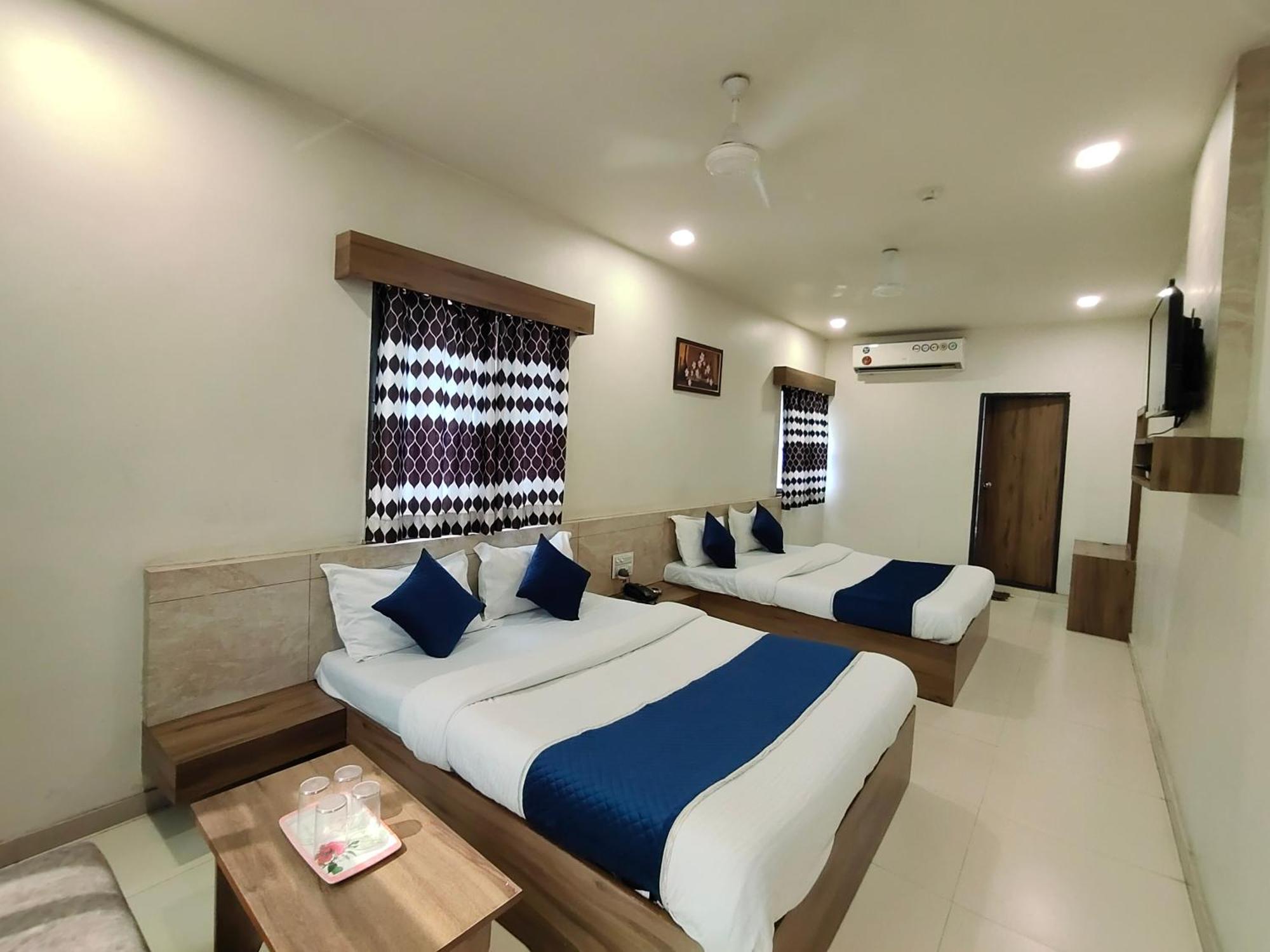 Hotel Palm Residency Ahmedabad Eksteriør billede