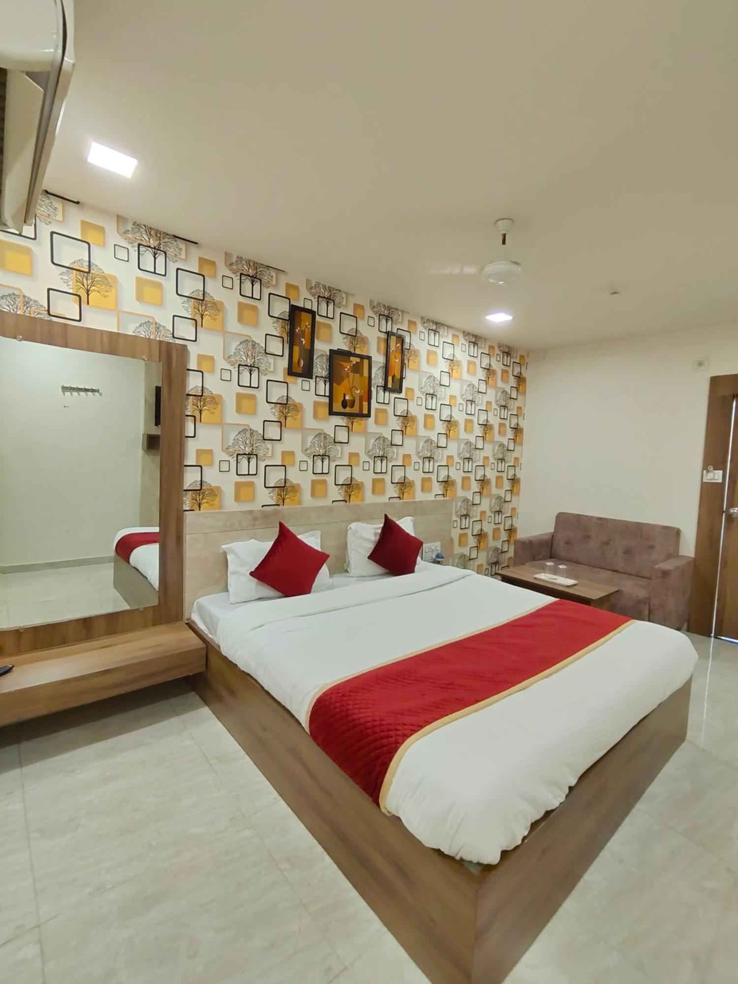 Hotel Palm Residency Ahmedabad Eksteriør billede